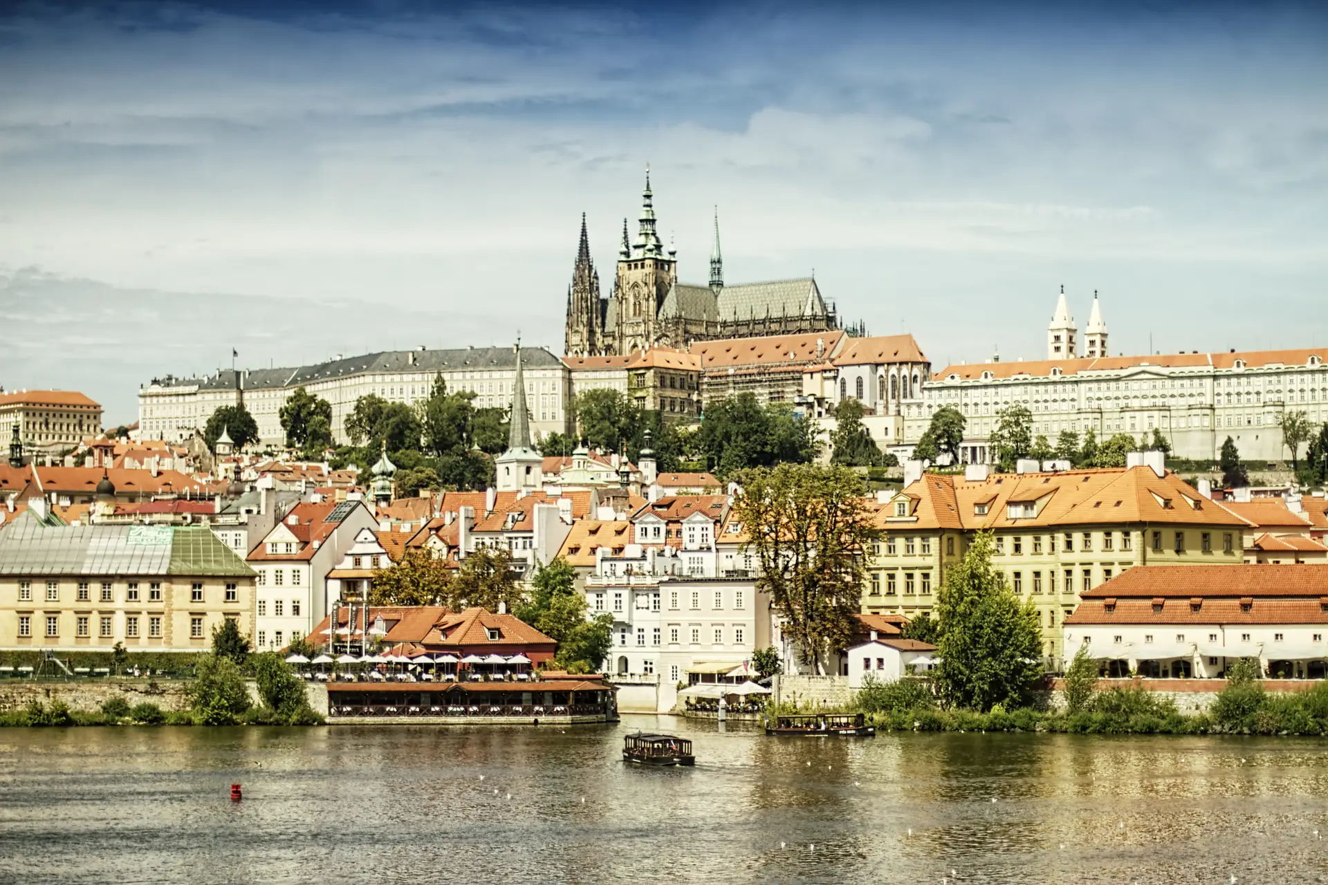 Pražský hrad nad Vltavou
